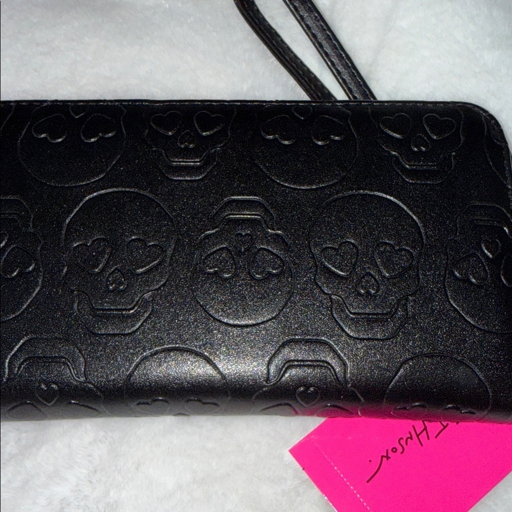 Betsey Johnson skull  zip wallet/wristlet. ☠️ - Picture 3 of 11